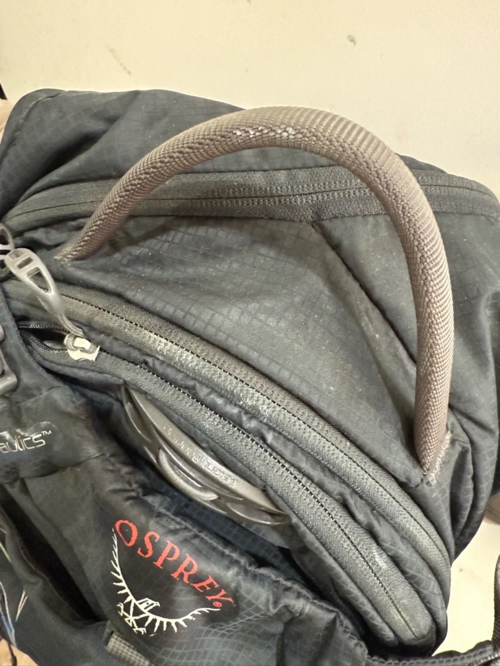 OSPREY Raptor 14 Backpack in Black with Gray Accents